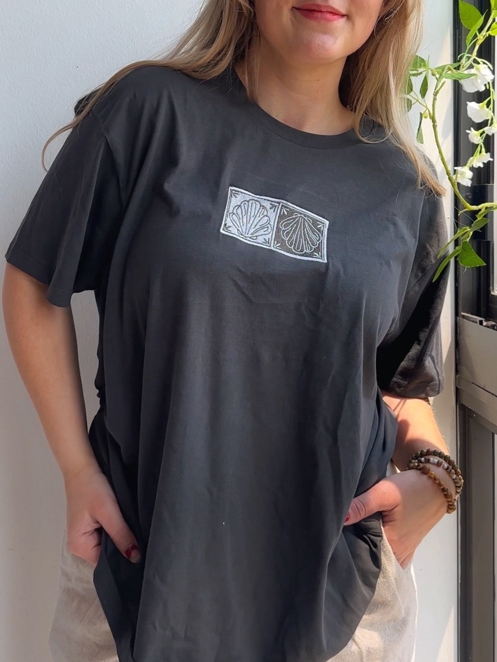 NWT 100% Cotton Gray Boxy Fit Women’s Embroidered Sea Shell Tee